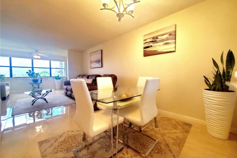 Condominio en venta en Sunrise, Florida, 2 dormitorios, 89.19 m2 № 1292383 - foto 11