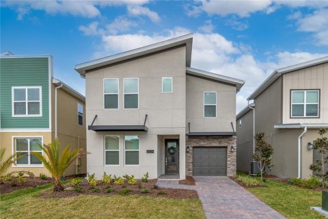 Casa en venta en Kissimmee, Florida, 6 dormitorios, 310.57 m2 № 1341994 - foto 1