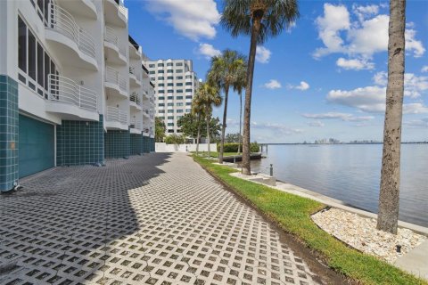 Condo in Tampa, Florida, 3 bedrooms  № 1341993 - photo 1