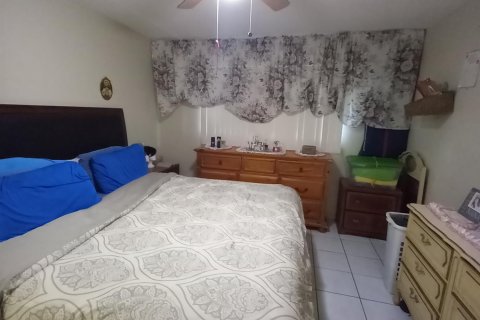 Condo in Lauderhill, Florida, 2 bedrooms  № 1068475 - photo 8