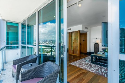 Condo in Miami Beach, Florida, 2 bedrooms  № 1221800 - photo 2