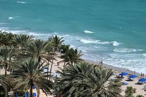 Condominio en venta en Sunny Isles Beach, Florida, 33.44 m2 № 1242332 - foto 1