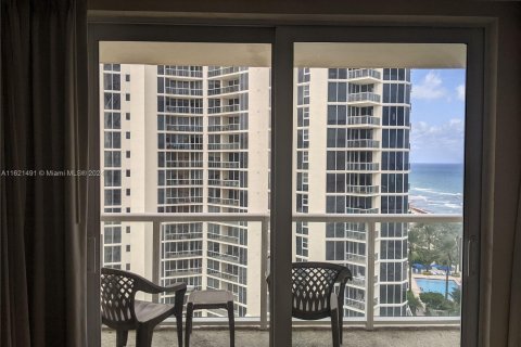 Studio in the Condo in Sunny Isles Beach, Florida  № 1242332 - photo 4