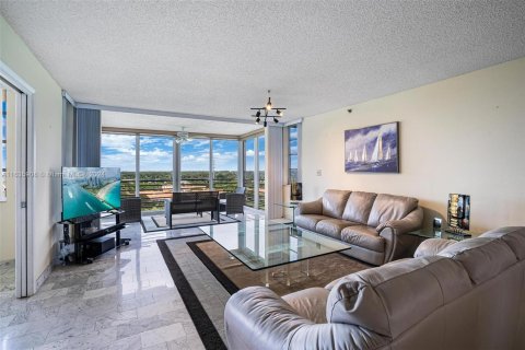 Condo in Pompano Beach, Florida, 3 bedrooms  № 1309483 - photo 11