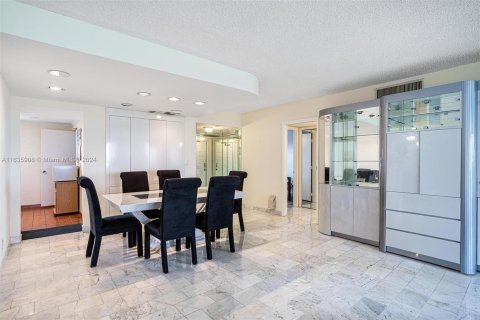 Condo in Pompano Beach, Florida, 3 bedrooms  № 1309483 - photo 9