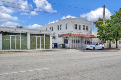 Propiedad comercial en venta en Miami, Florida № 1331611 - foto 3