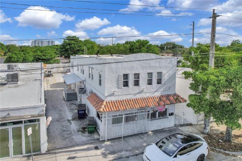 Propiedad comercial en venta en Miami, Florida № 1331611 - foto 2