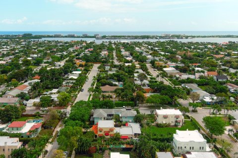 House in Lake Worth, Florida 4 bedrooms, 256.97 sq.m. № 1068135 - photo 25