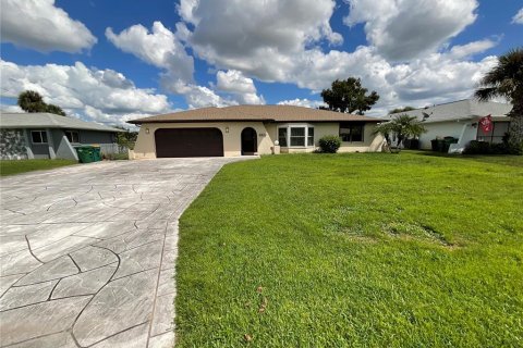 Villa ou maison à vendre à Port Charlotte, Floride: 3 chambres, 174.75 m2 № 1381454 - photo 1