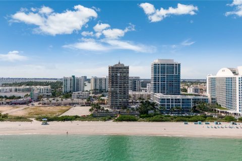 Condo in Miami Beach, Florida, 3 bedrooms  № 1410646 - photo 2