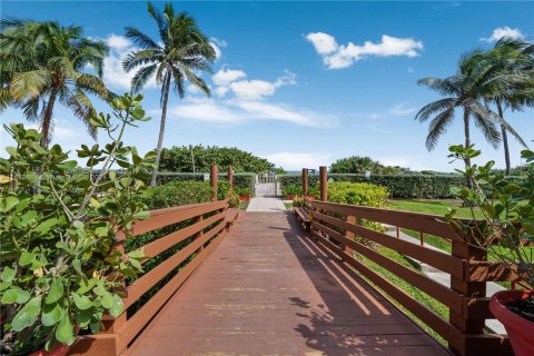 Condo in Miami Beach, Florida, 3 bedrooms  № 1410646 - photo 24