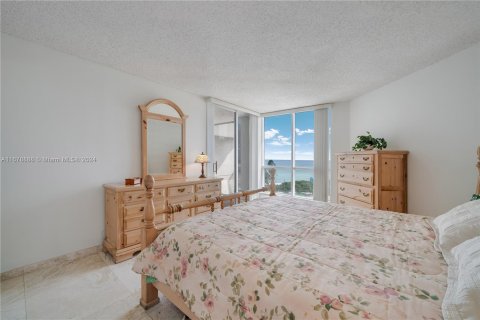 Condo in Miami Beach, Florida, 3 bedrooms  № 1410646 - photo 12