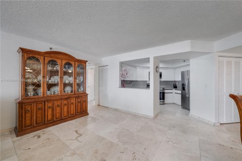 Condo in Miami Beach, Florida, 3 bedrooms  № 1410646 - photo 10