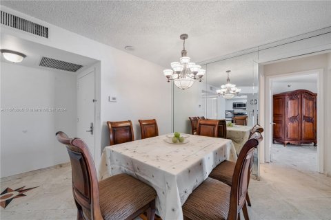 Condo in Miami Beach, Florida, 3 bedrooms  № 1410646 - photo 9