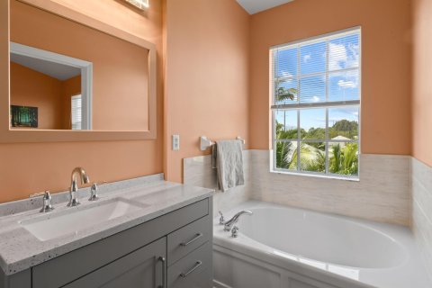 Townhouse in Jupiter, Florida 2 bedrooms, 148.36 sq.m. № 1072738 - photo 11