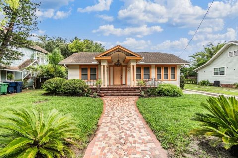 Casa en venta en Tampa, Florida, 4 dormitorios, 227.8 m2 № 1267529 - foto 1