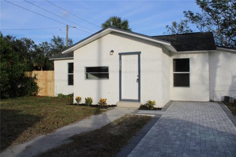 House in Tampa, Florida 2 bedrooms, 72.84 sq.m. № 1440829 - photo 2