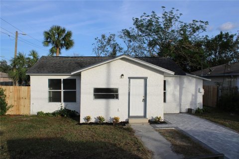 House in Tampa, Florida 2 bedrooms, 72.84 sq.m. № 1440829 - photo 1