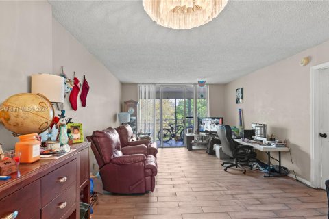 Condominio en venta en Lauderdale Lakes, Florida, 2 dormitorios, 89.19 m2 № 1040428 - foto 9