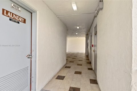 Copropriété à vendre à Lauderdale Lakes, Floride: 2 chambres, 89.19 m2 № 1040428 - photo 23