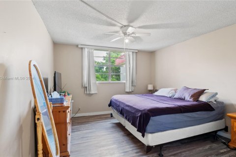 Condominio en venta en Lauderdale Lakes, Florida, 2 dormitorios, 89.19 m2 № 1040428 - foto 15