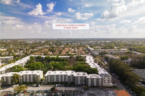Condominio en venta en Lauderdale Lakes, Florida, 2 dormitorios, 89.19 m2 № 1040428 - foto 1