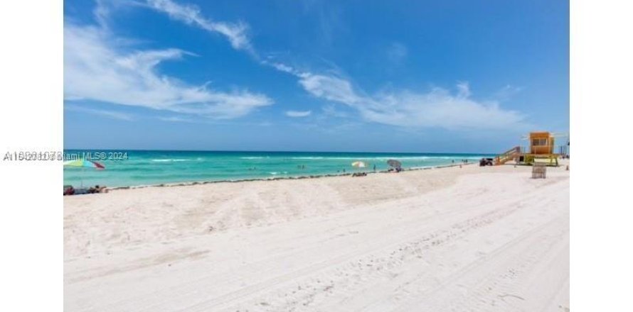 Condo in Miami Beach, Florida, 1 bedroom  № 1040388