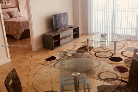 Condo in Miami Beach, Florida, 1 bedroom  № 1040388 - photo 5