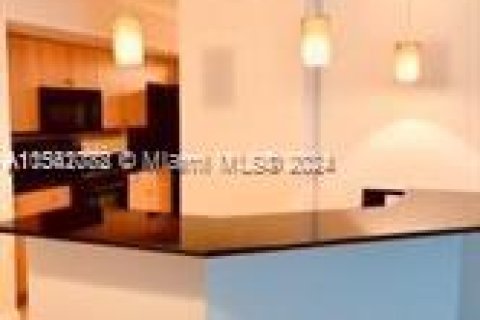 Condominio en venta en Miami Beach, Florida, 1 dormitorio, 75.07 m2 № 1040388 - foto 6