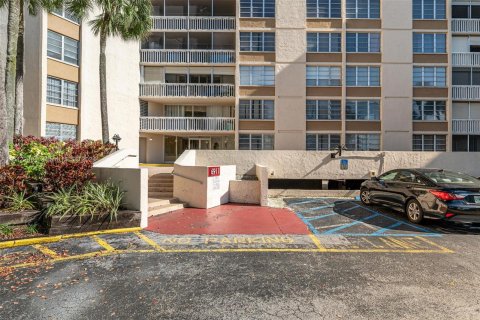 Condo in Lauderhill, Florida, 2 bedrooms  № 1040346 - photo 30