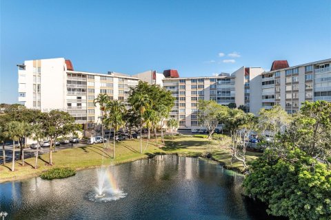 Condo in Lauderhill, Florida, 2 bedrooms  № 1040346 - photo 29