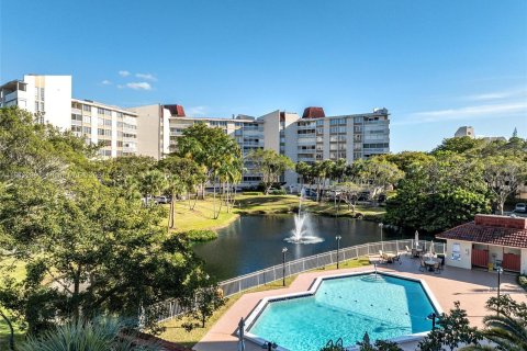 Condo in Lauderhill, Florida, 2 bedrooms  № 1040346 - photo 22