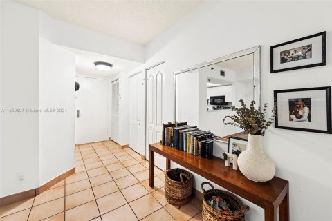 Condominio en venta en Surfside, Florida, 2 dormitorios, 117.06 m2 № 1065417 - foto 13