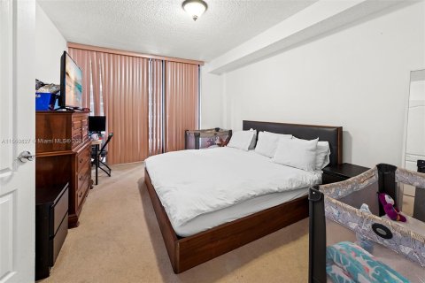 Condominio en venta en Surfside, Florida, 2 dormitorios, 117.06 m2 № 1065417 - foto 2
