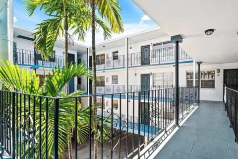 Condominio en venta en North Miami, Florida, 1 dormitorio, 52.03 m2 № 1078163 - foto 11