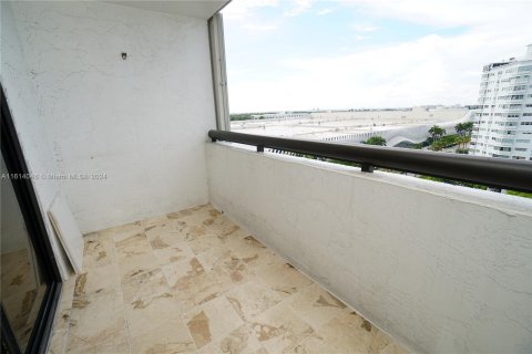 Condo in Miami Beach, Florida, 2 bedrooms  № 1235792 - photo 5