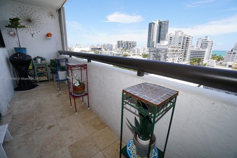 Condo in Miami Beach, Florida, 2 bedrooms  № 1235792 - photo 24