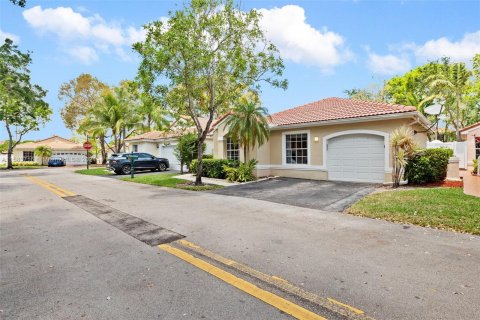 Villa ou maison à vendre à Weston, Floride: 4 chambres, 146.04 m2 № 1167811 - photo 2