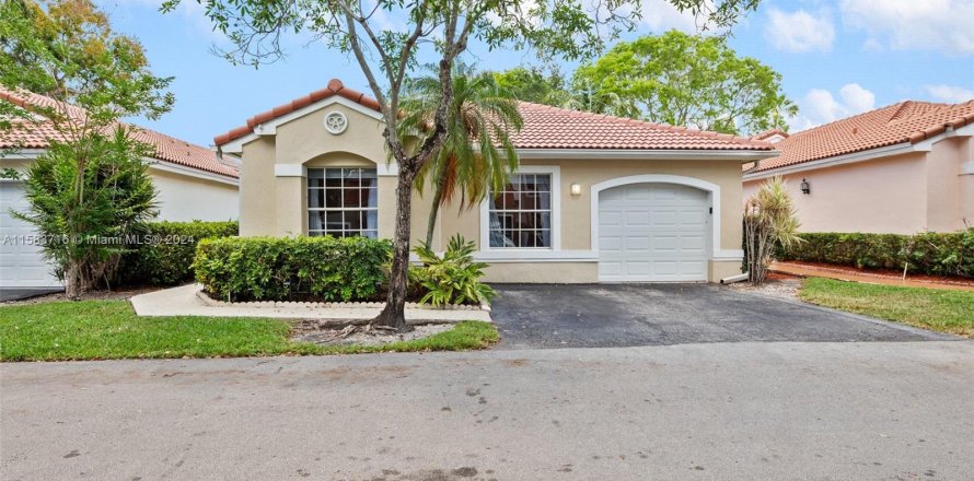 Casa en Weston, Florida 4 dormitorios, 146.04 m2 № 1167811