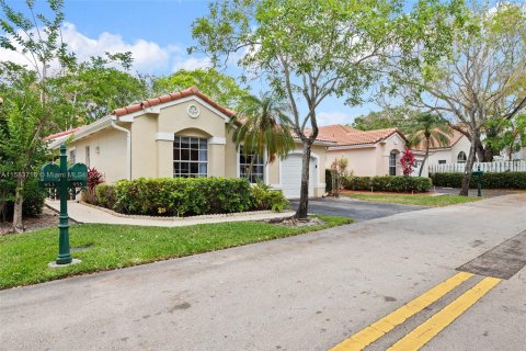 Villa ou maison à vendre à Weston, Floride: 4 chambres, 146.04 m2 № 1167811 - photo 3