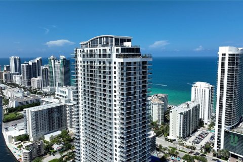 Condominio en venta en Hollywood, Florida, 2 dormitorios, 96.99 m2 № 1241225 - foto 1