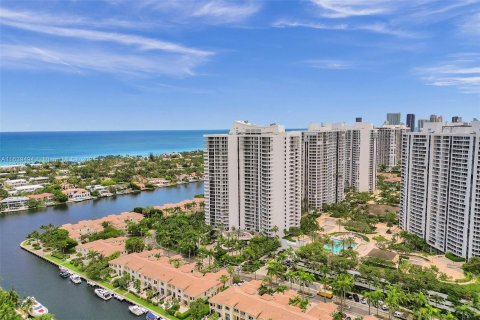 Condominio en venta en Aventura, Florida, 5 dormitorios, 387.5 m2 № 1325535 - foto 30