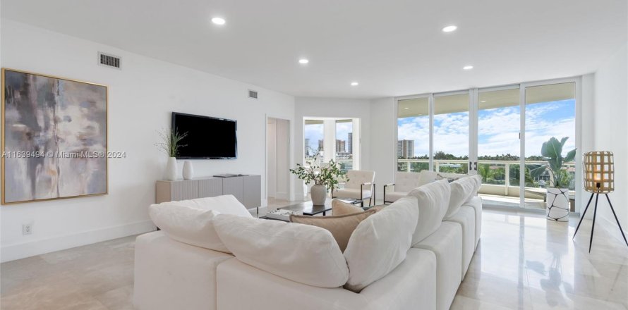 Condo in Aventura, Florida, 5 bedrooms  № 1325535