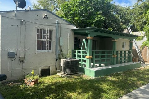 Commercial property in Miami, Florida 186.83 sq.m. № 1325487 - photo 11