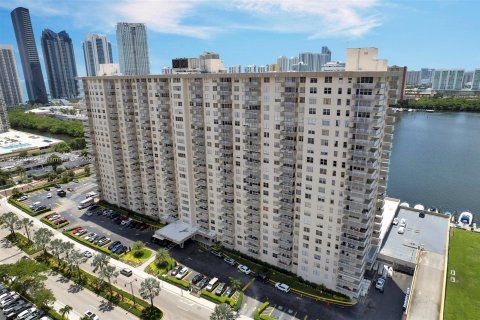 Condo in Sunny Isles Beach, Florida, 1 bedroom  № 1325576 - photo 8