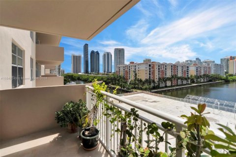 Condo in Sunny Isles Beach, Florida, 1 bedroom  № 1325576 - photo 3