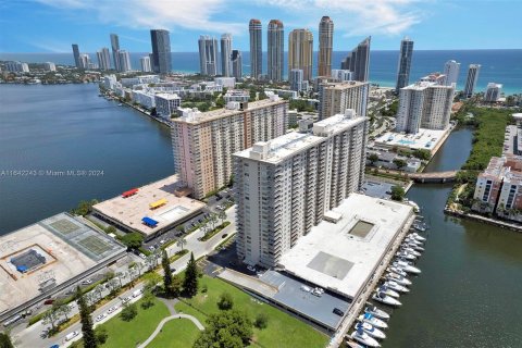 Condo in Sunny Isles Beach, Florida, 1 bedroom  № 1325576 - photo 28