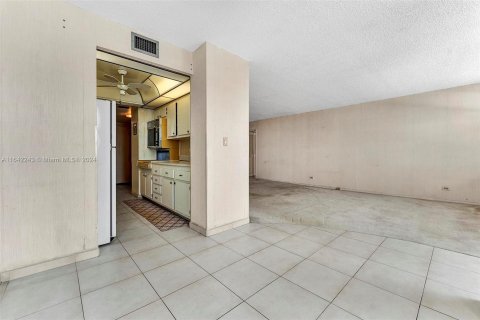 Condo in Sunny Isles Beach, Florida, 1 bedroom  № 1325576 - photo 22