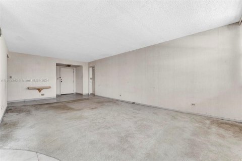 Condo in Sunny Isles Beach, Florida, 1 bedroom  № 1325576 - photo 20