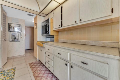 Condo in Sunny Isles Beach, Florida, 1 bedroom  № 1325576 - photo 12